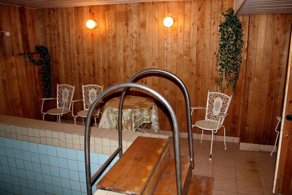 Hotell Paeaesuke Johvi Ngoại thất bức ảnh
